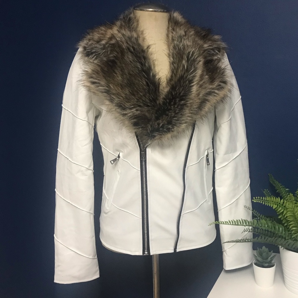 Rare - Unique Wht Pleather jacket with Fur Collar